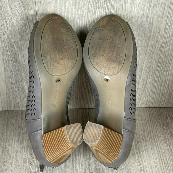 Giani Bernini Bootie Women's Sz 7.5M Alannybrn Heeled Peep Toe Perforated Taupe - Picture 8 of 8